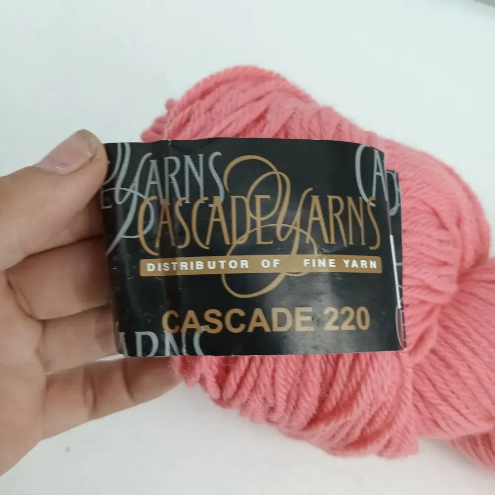 Cascade Yarn Coral ~ 1 skien ~ 3.5 oz ~ 100% Peruvian Highland Wool #7804
